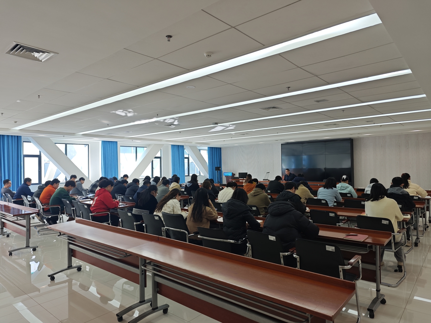 二十届四中全会精神集中学习.jpg