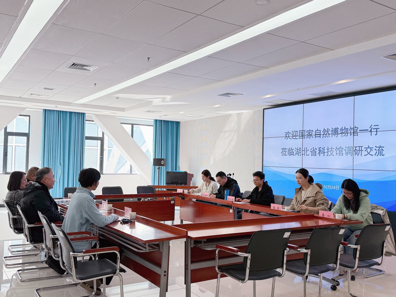 国家自然博物馆一行到省科技馆调研交流2.jpg